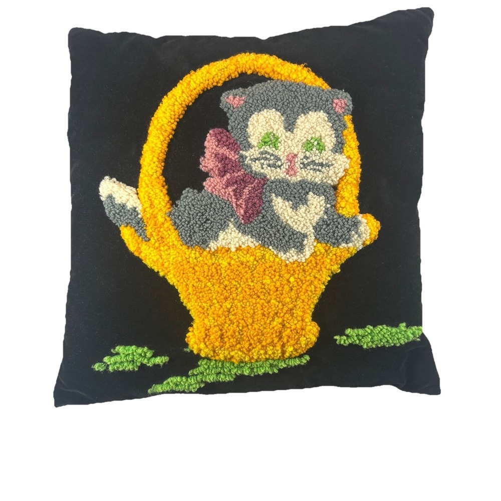 Vintage Cat Pillow Black Velvet Cushion Handmade Latch Hook 16 in Square